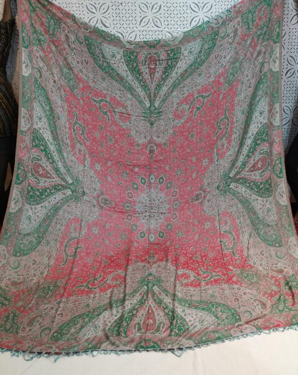 Red & Green Colors Big Paisley Design Reversible Silk Pashmina Bedsheet Fast Colors